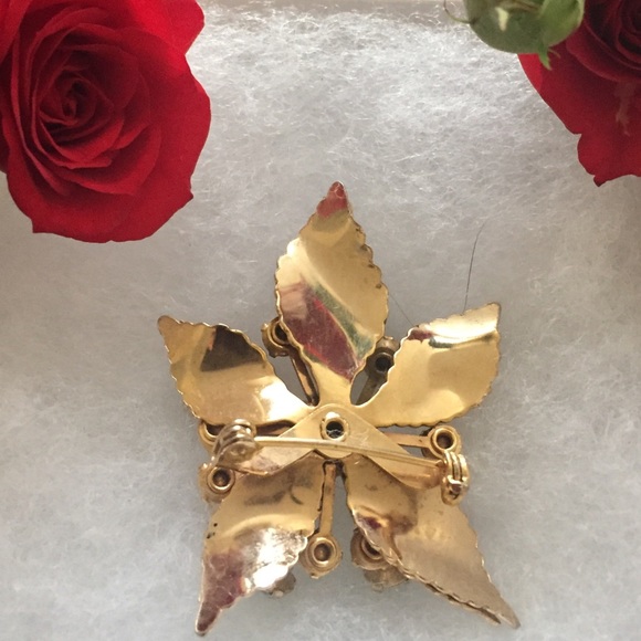 Green and white crystal gold plated flower brooch - Picture 3 of 5